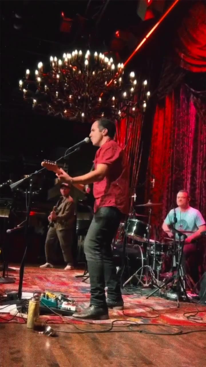 SOHEILL playing with a full band at The Analog in Nashville.